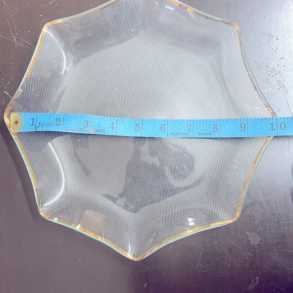 5 plates textured glass set with gold plating on edges adding classy definition - Picture 6 of 7